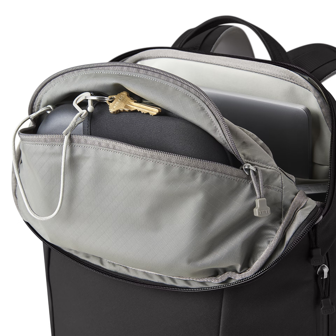 CROSSROADS BACKPACK 22L BLACK