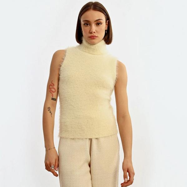  Textured Sleeveless Turtleneck Sweater